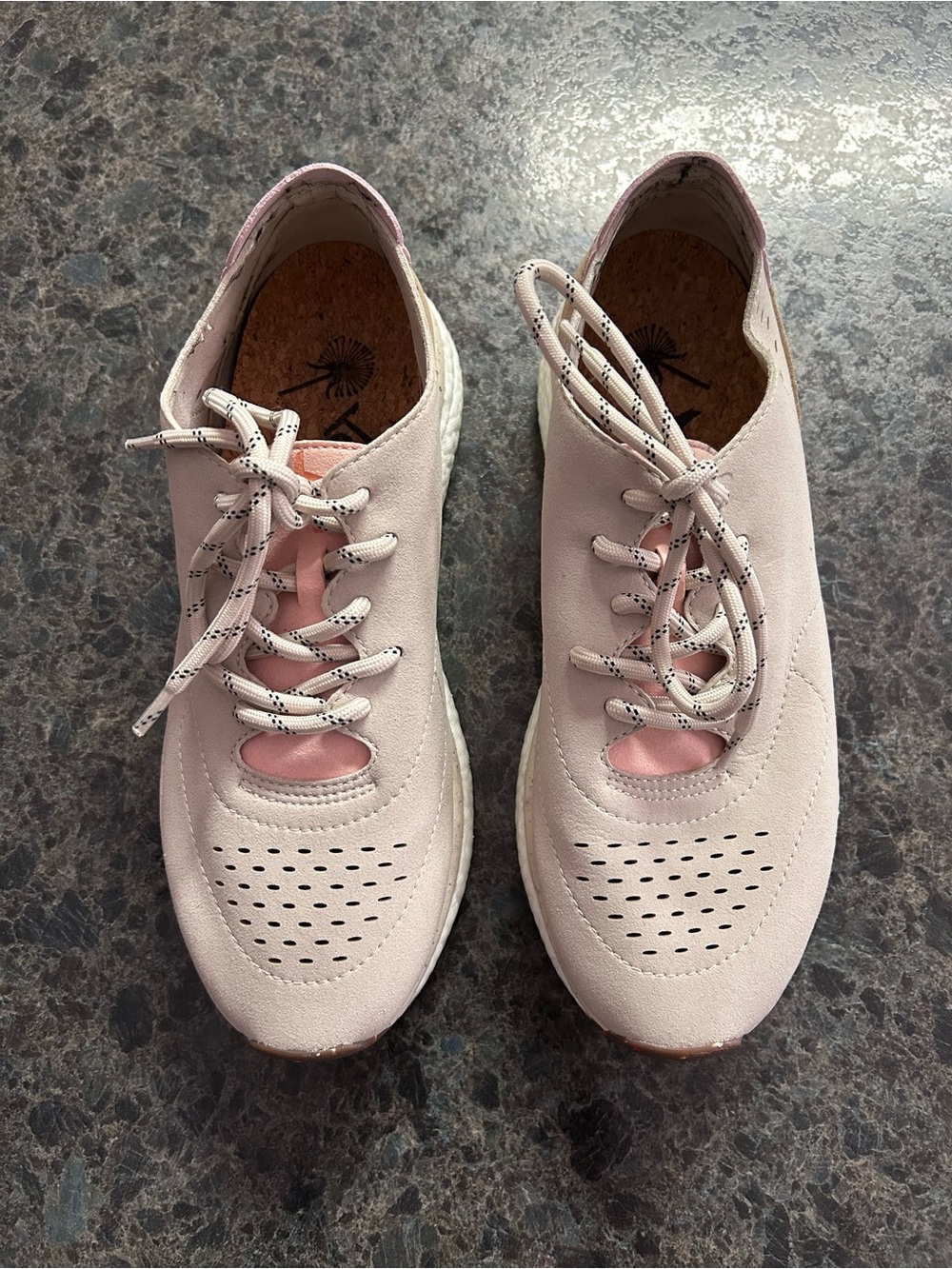OTBT Women's Casual Sneakers size 8 used but in great condition.